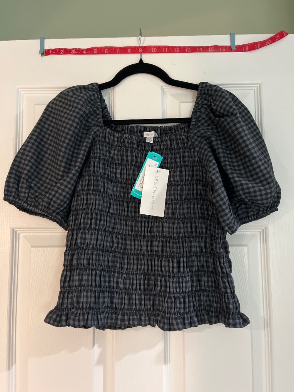 Smocked puff sleeve checkered blouse